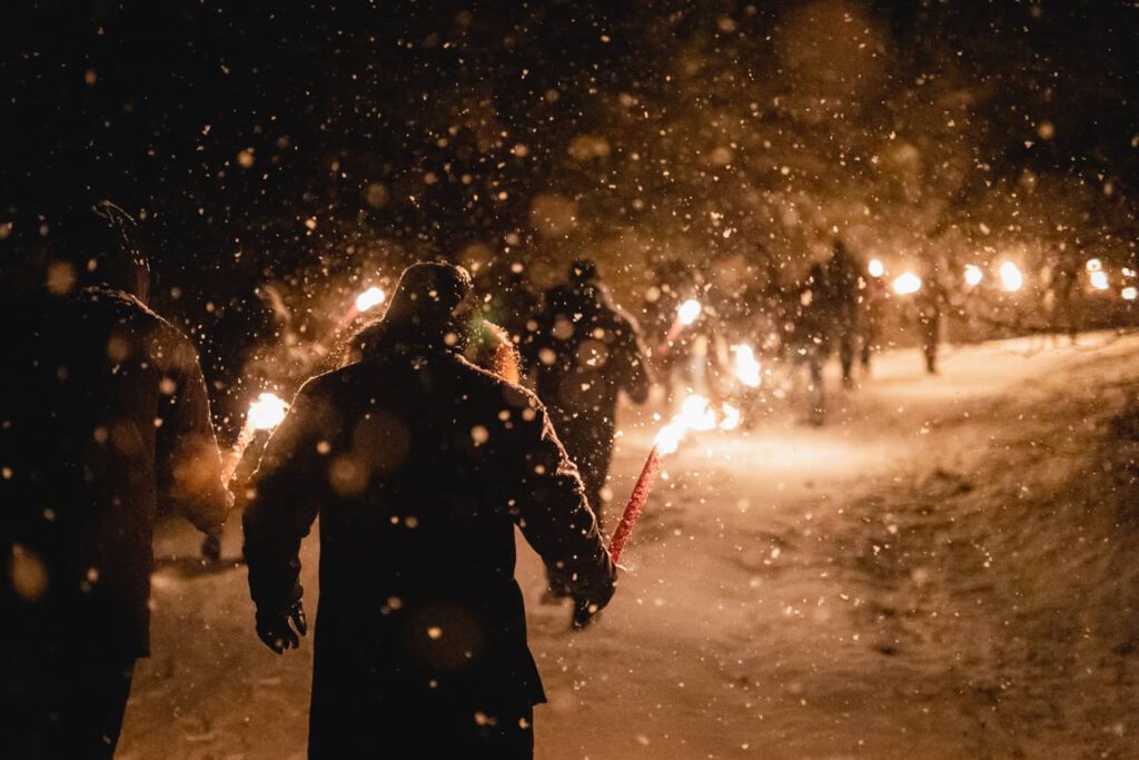 Fackelwanderung am Abend im Schnee, Incentive Event in Garmisch