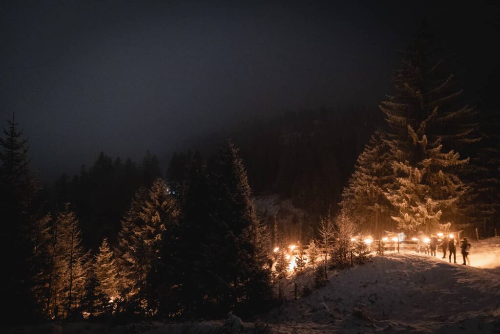 Fackelwanderung am Abend im Schnee, Incentive Event in Garmisch