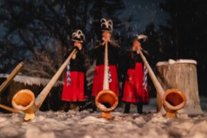 Eventfotografie München, Alphornbläser im Schnee auf einem Incentive Event nähe München