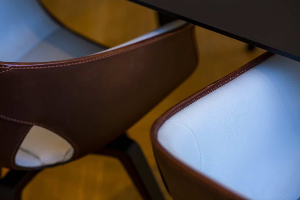 Immobilienfotograf in der Nähe Landsberg, Beispiel Detailaufnahme Stühlbezug