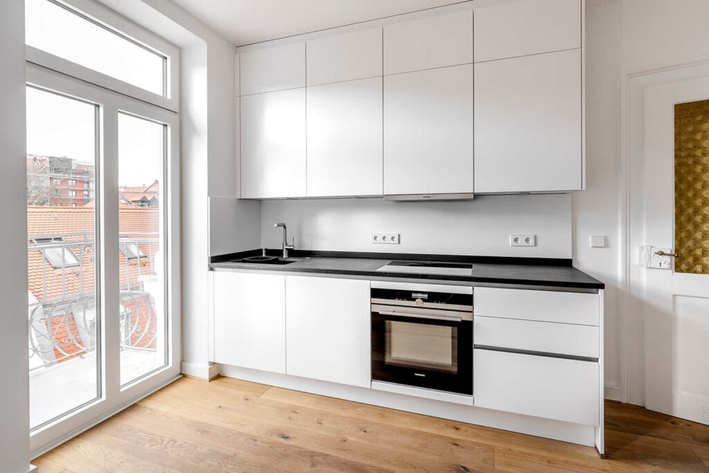 Immobilienfotograf in der Nähe Augsburg, Beispiel Küche, neu renoviert