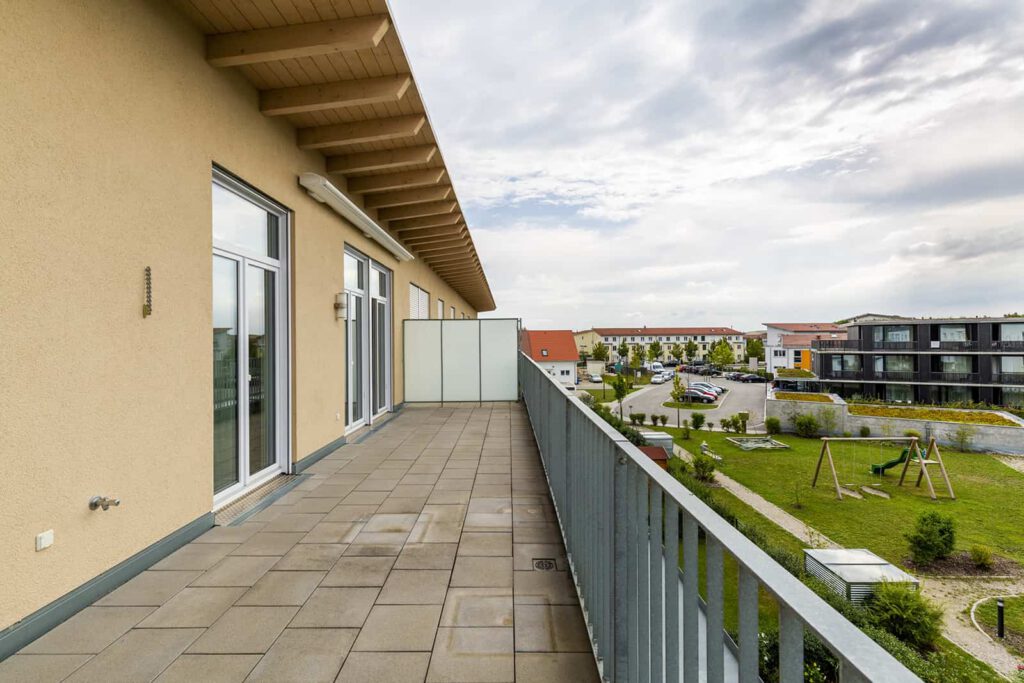 Immobilienfotograf in der Nähe München, Balkonansicht mit Umgebung