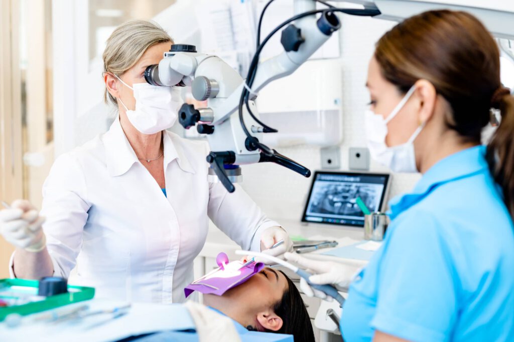 Behandlungssituation in Praxis, professioneller Praxisfotograf in München